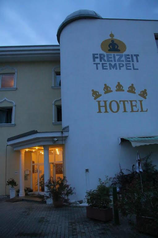 Hotel Freizeittempel Wiener Neustadt Ngoại thất bức ảnh