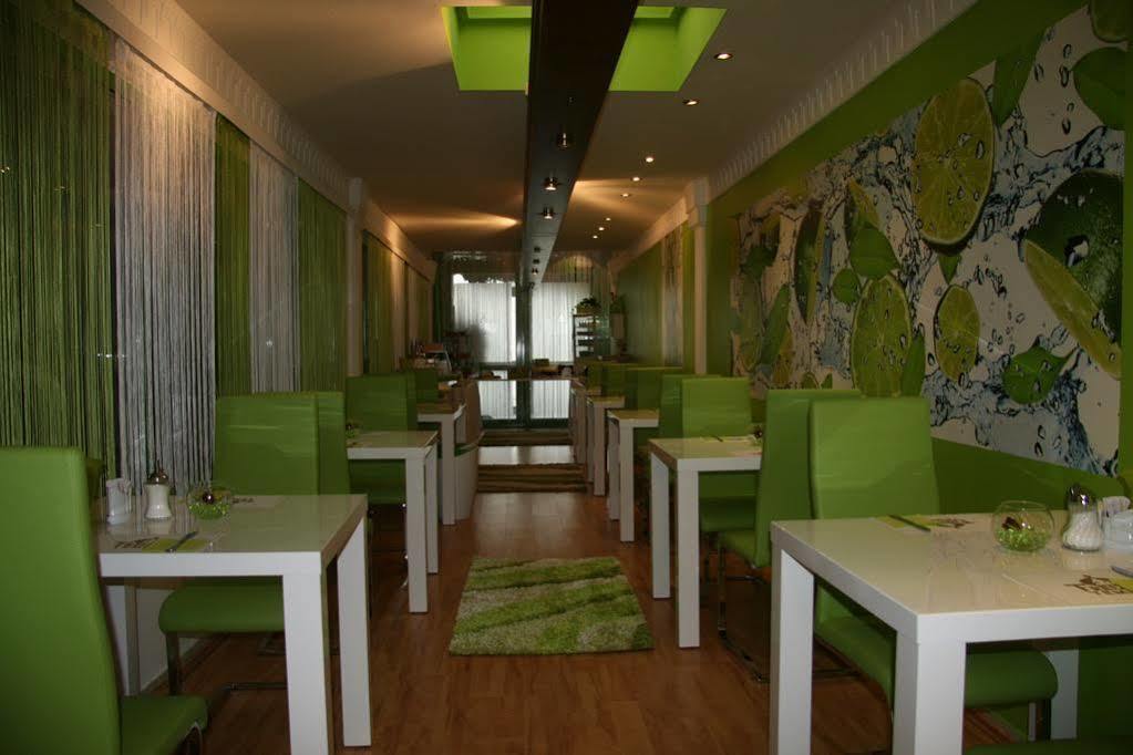 Hotel Freizeittempel Wiener Neustadt Ngoại thất bức ảnh